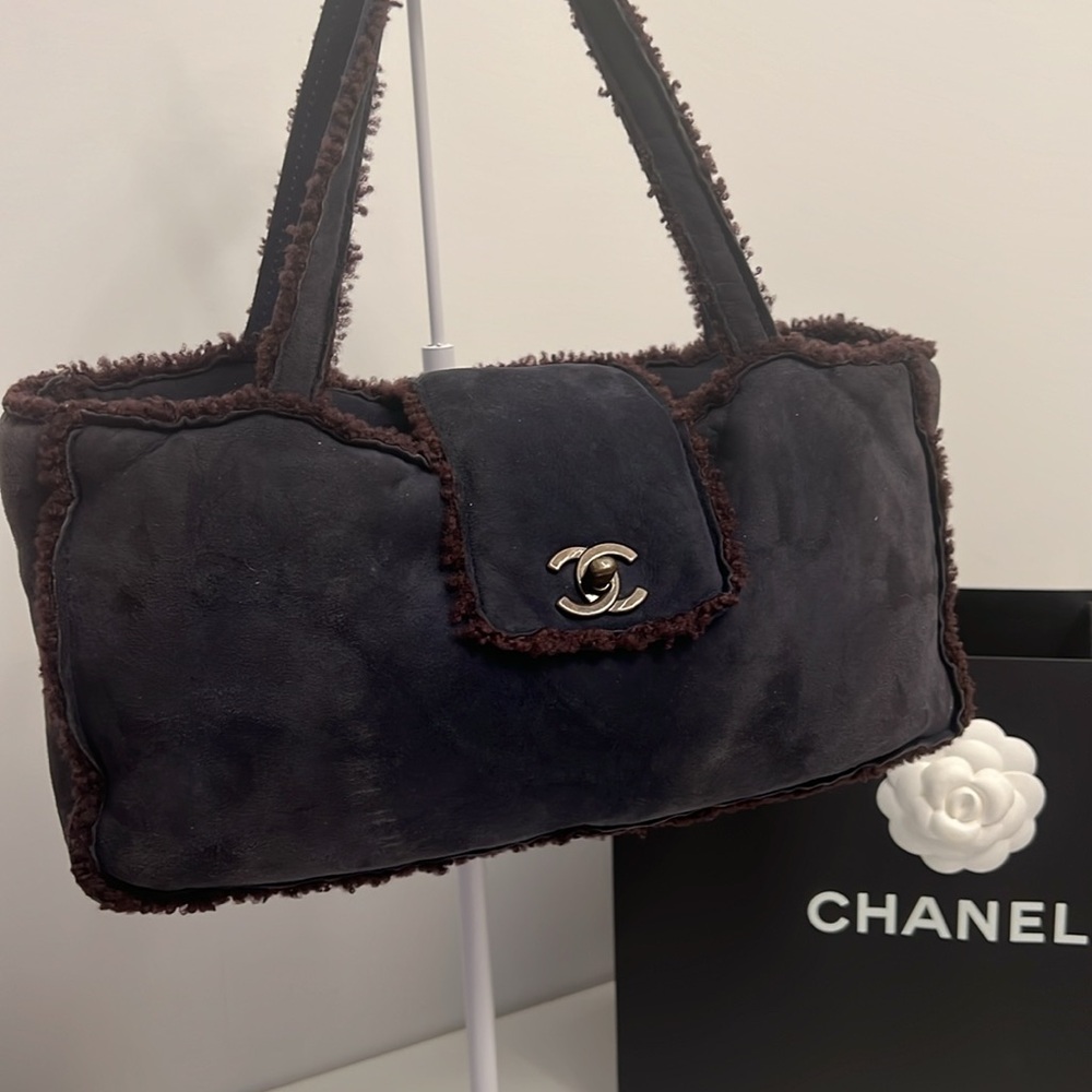 CHANEL Shearling Bag Navy Brown with gunmetal color Hardware 12.5”x6”x2.5” - Picture 5 of 12